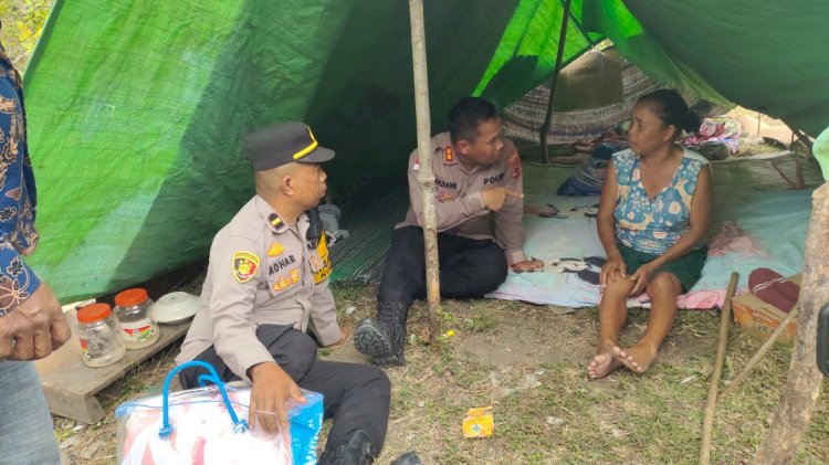 Hadir di Tengah Trauma Penyintas Gempa Flores, AKBP Christian Kadang Bantu Keluarga Rentan di Golo Tanggar