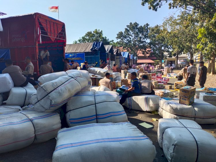 Komitmen Kemanusiaan Tanpa Batas, Polda Jateng Kirim Puluhan Ton Logistik Lewat Polres Manggarai Barat