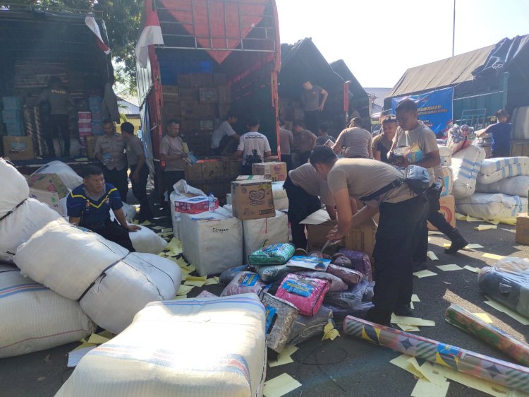 Komitmen Kemanusiaan Tanpa Batas, Polda Jateng Kirim Puluhan Ton Logistik Lewat Polres Manggarai Barat