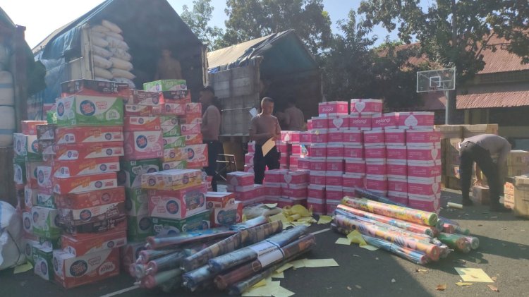 Komitmen Kemanusiaan Tanpa Batas, Polda Jateng Kirim Puluhan Ton Logistik Lewat Polres Manggarai Barat