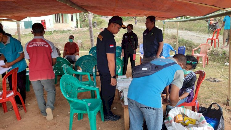 Hadir hingga Pelosok, Tim Medis Dokkes Polri dan Polsek Lembor Obati Warga Kampung Torok Pasca-Gempa