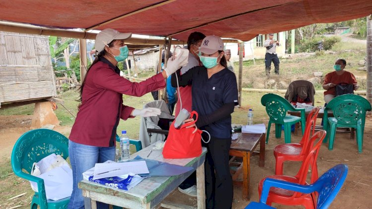 Hadir hingga Pelosok, Tim Medis Dokkes Polri dan Polsek Lembor Obati Warga Kampung Torok Pasca-Gempa