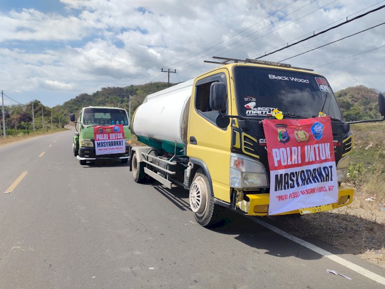 Krisis Air Bersih Pasca-Gempa dan Kemarau, Polres Manggarai Barat Salurkan 20 Ribu Liter Air Bersih
