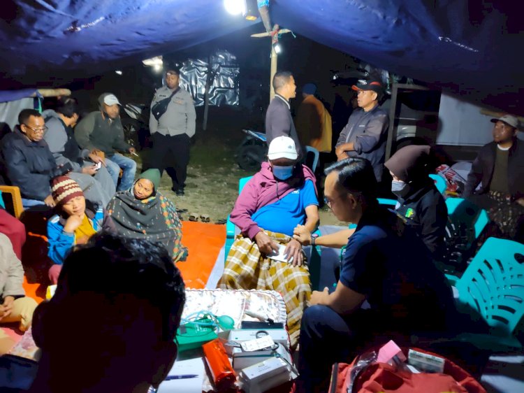 Respon Cepat Pascabencana: Tim DVI Mabes Polri Turunkan Tim Medis Obati Pengungsi Gempa di Kuwus