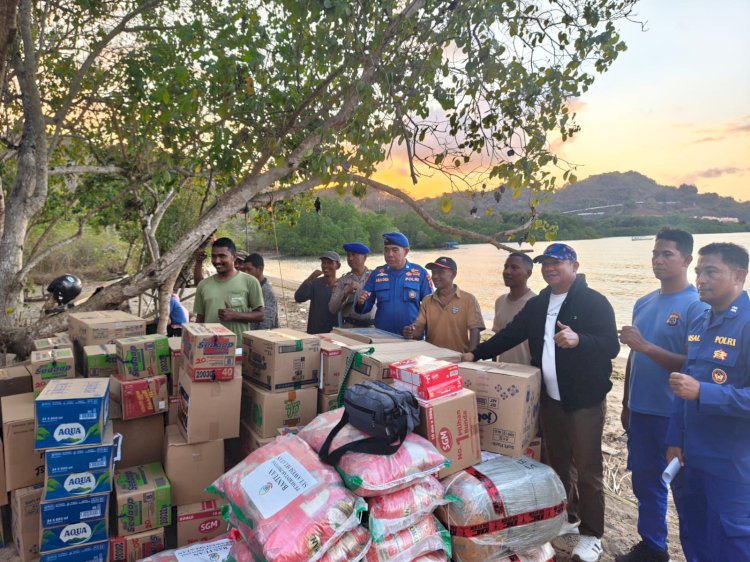 Respon Cepat Aspirasi Warga di Medsos, Kapolres Mabar Sewa Perahu Ketinting Antar Bantuan ke Nggilat