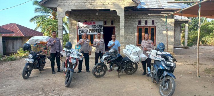 Menembus Medan Ekstrem, Polisi Naik Motor Salurkan Bantuan Kapolda NTT ke Desa Mbakung