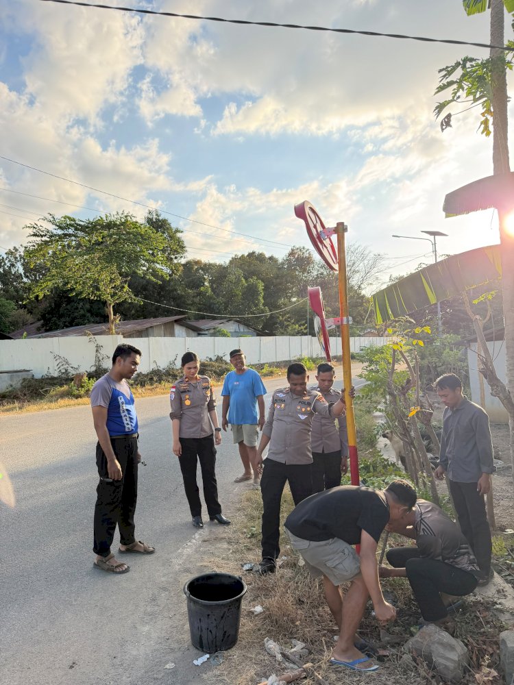 Tekan Risiko Kecelakaan di Titik Buta, Satlantas Polres Mabar dan Warga Pasang Kaca Cembung