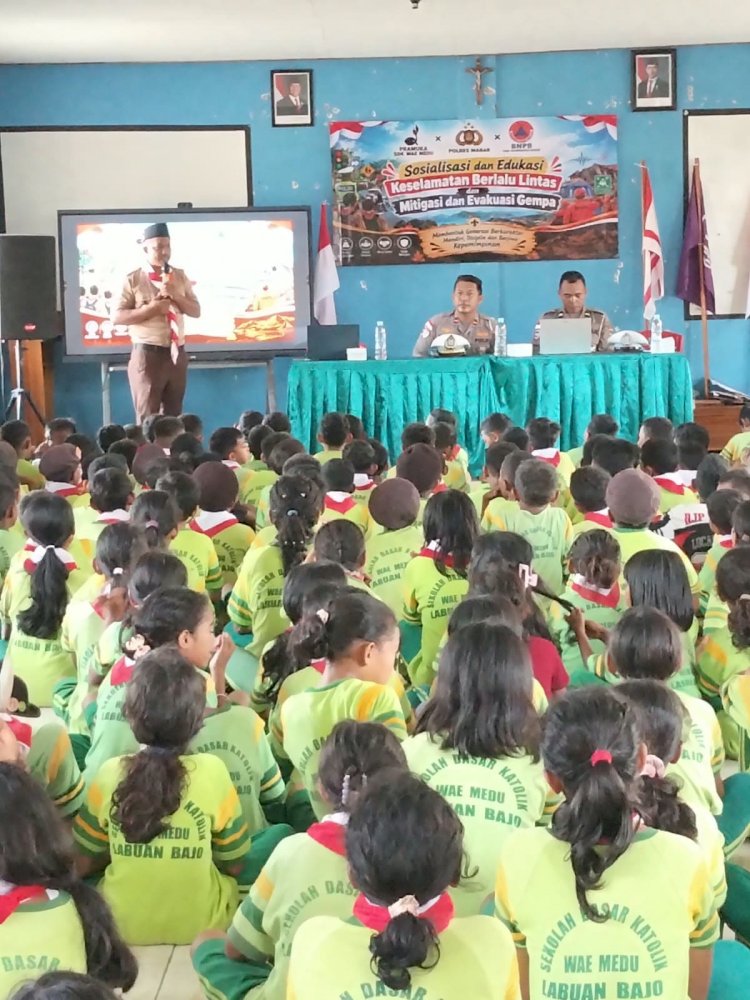Tanamkan Disiplin Sejak Dini, Satlantas Polres Manggarai Barat Gelar Edukasi Lalu Lintas di SDK Wae Medu