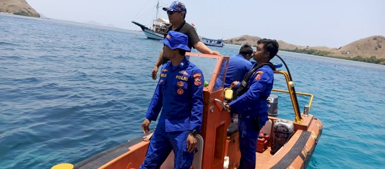 Pencarian Korban Tenggelam KM Feronia Diperluas, Polisi Bersama Tim SAR Gabungan Sisir Bangkai Kapal