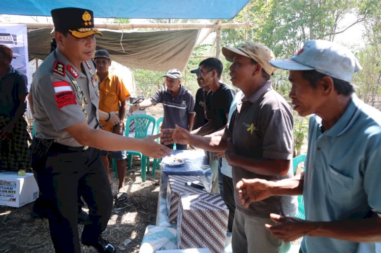 Kapolda NTT Sambangi Warga Terdampak Gempa di Manggarai Barat, Salurkan Bantuan Kemanusiaan