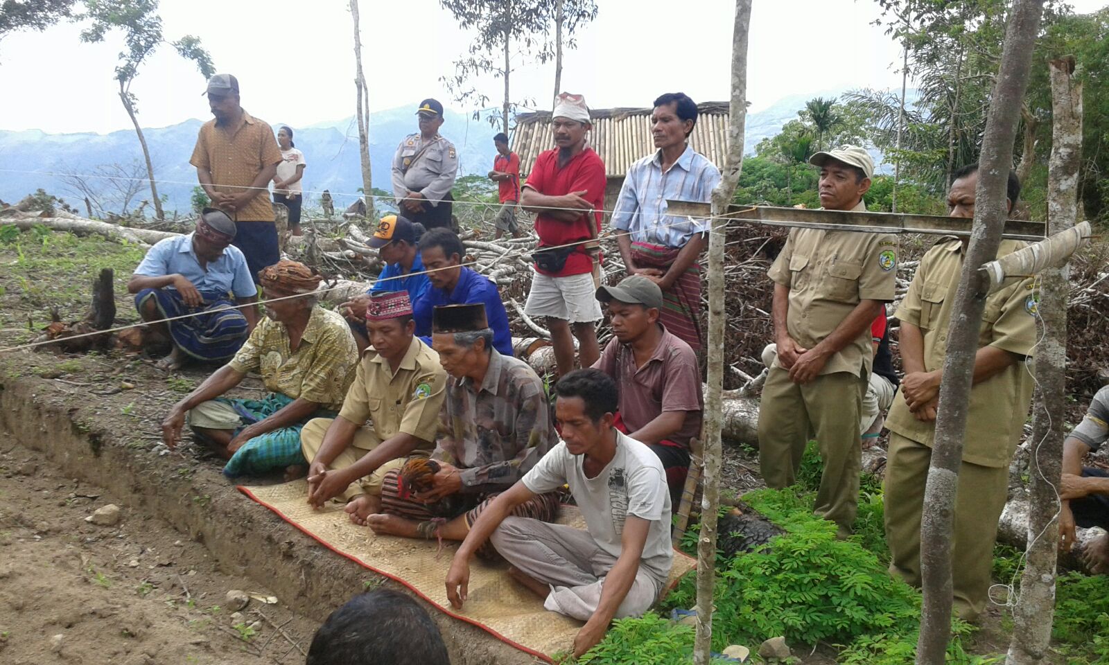 Kapolsek Sanonggoang Hadiri peletakan Batu Pertama Pembangunan Kantor Desa Pulau Nuncung