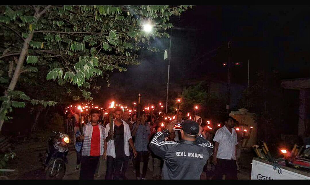 GMIT Gunung Salmon Gelar Pawai Obor Paskah Mendapat Pengaman Dari Personil Polres Mabar