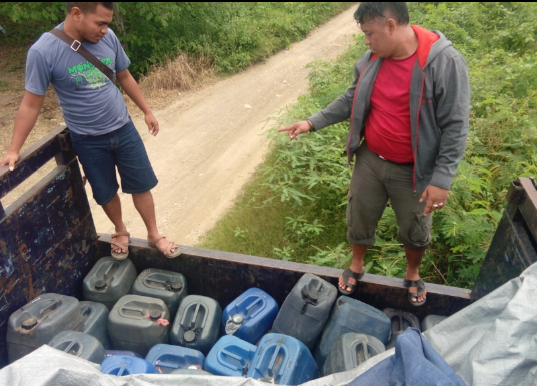 UNIT BURU SERGAP POLRES MANGGARAI BARAT MENGAMNKAN MOBIL BERMUATAN 1050 LITER MIRAS