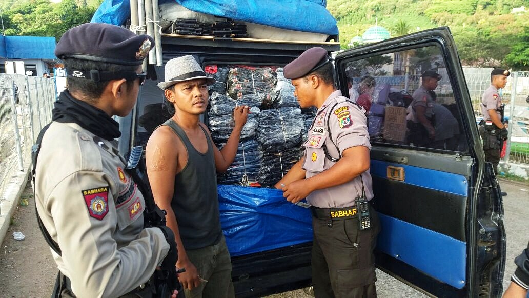 Operasi Tour De Flores Turangga 2016, Sat Sabhara Polres Mabar Lakukan Razia Cipkon Di Pelabuhan ASDP Dan PELNI