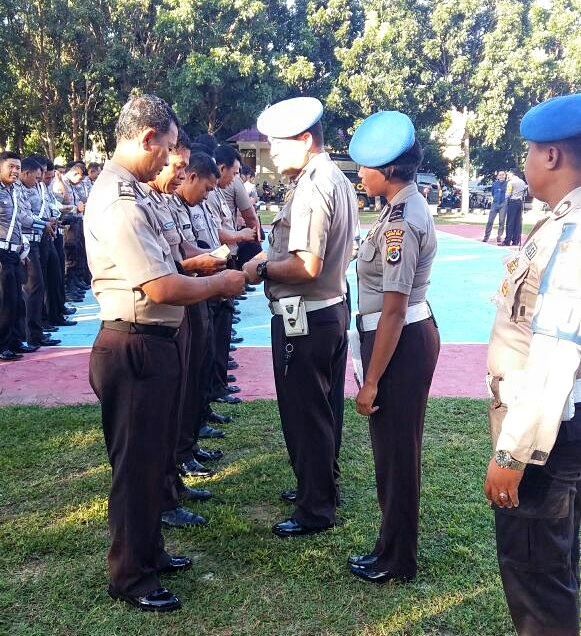 Propam Polres Mabar Melakukan Razia Kelengkapan Surat Kendaraan Personil