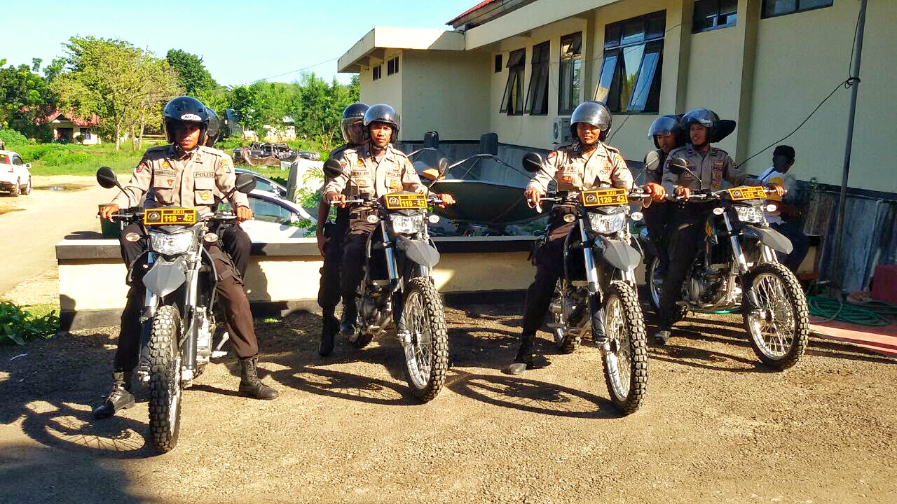 Menggunakan Motor Trail Personil Sat Sabhara Polres Mabar Melaksanakan Patroli Quick wins Terkait Operasi Tour De Flores Turangga 2016