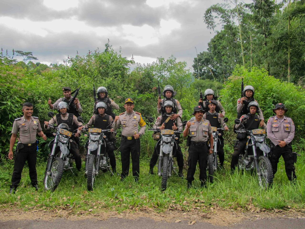 Kapolres Mabar Bersama Personil Satuan Sabhara Patroli Tinjau Kondisi Jalan Yang Akan Dilalui Oleh Peserta Tour De Flores