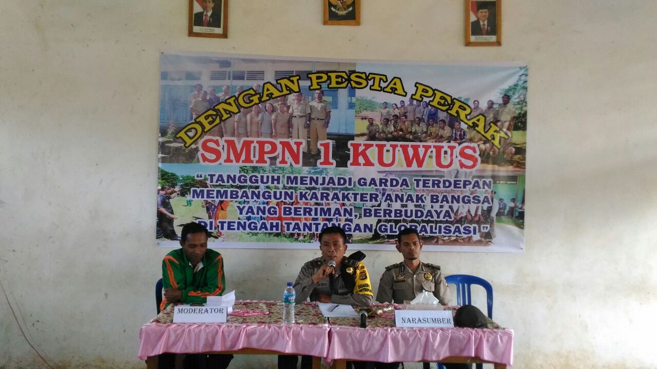 Polsek Kuwus Beri Penyuluhan Kepada Pelajar SMP N 1 Kuwus Tentang Tertib Berlalulintas