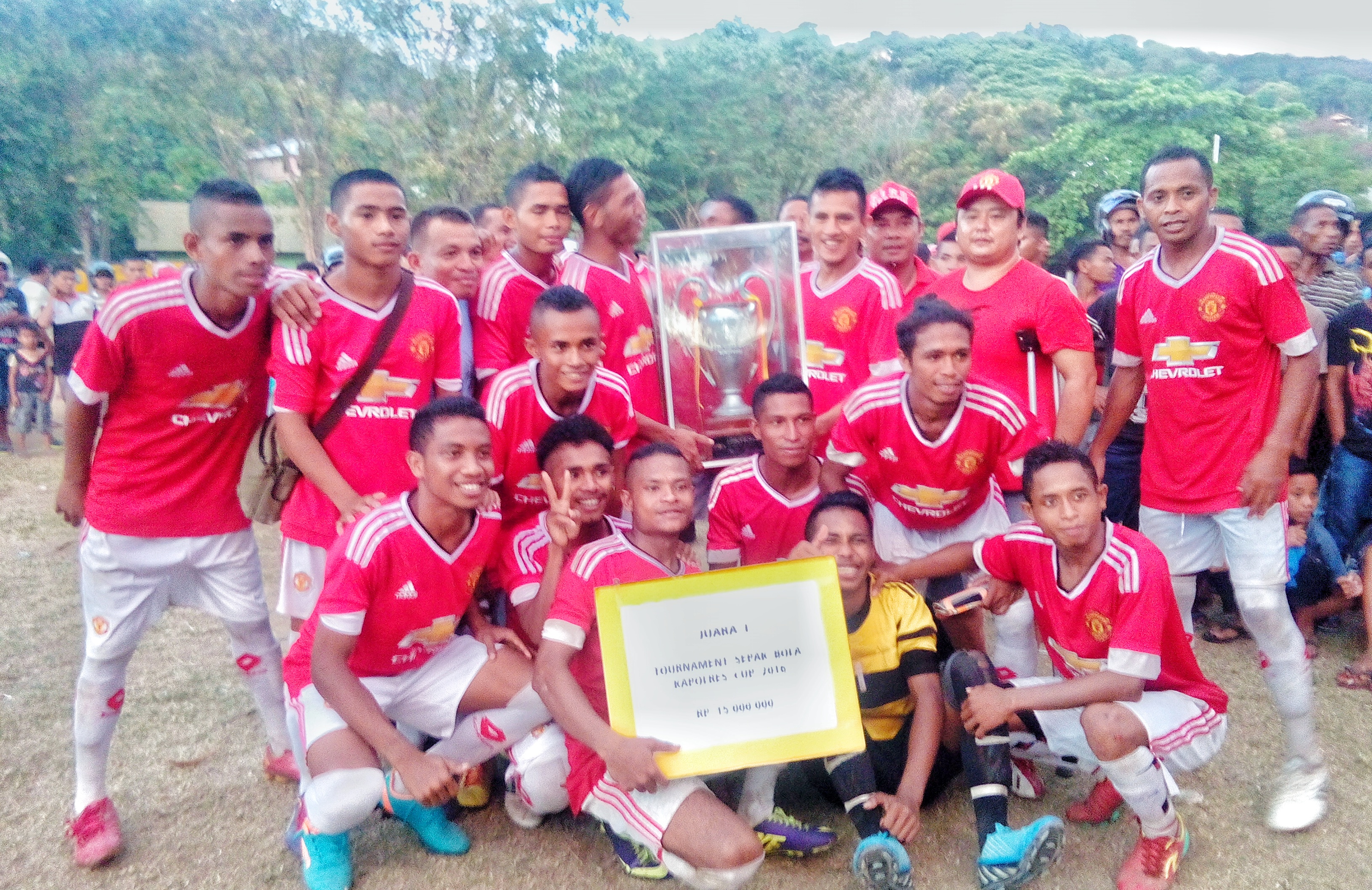 PENUTUPAN TURNAMEN SEPAK BOLA KAPOLRES  CUP 2016, DIAKHIRI DENGAN PEMBERIAN HADIAH KEPADA PARA JUARA