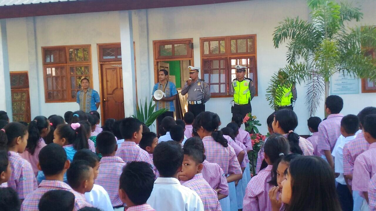 Police Goes to School, Cara Sat Lantas Polres Mabar Memberikan Pengetahuan Tentang Etika & Tata Cara Berlalu Lintas Di Jalan Raya