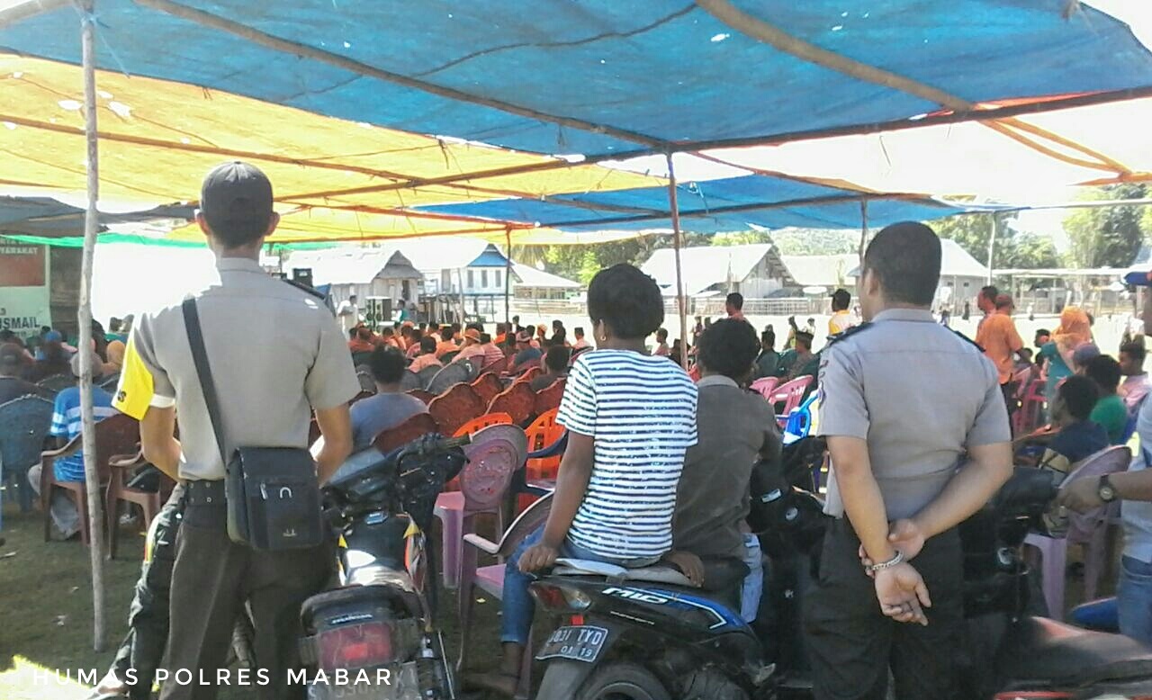 Personel Jajajaran Polres Mabar Melaksanakan Pengamanan Rangkaian Kegiatan Kampanye Pilkades Serentak 2016 Di Wilkum Polres Mabar