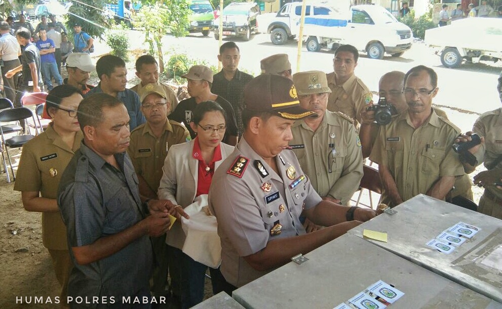 Pelepasan Pendistribusian Logistik Pilkades Secara Simbolis Oleh Bupati, Wakil Bupati dan Kapolres Mabar