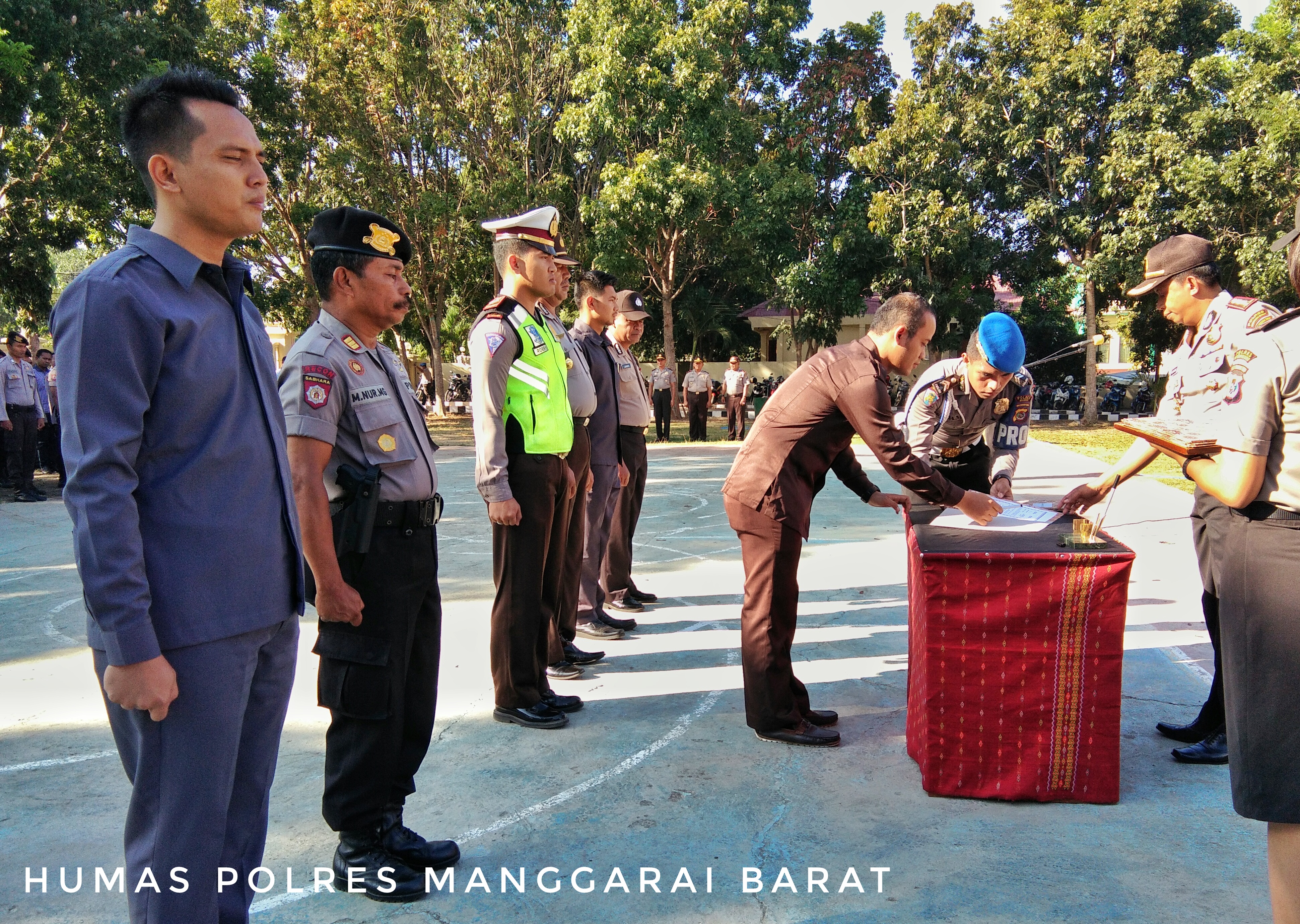 Kapolres Mabar Pimpin Pelaksanaan Penandatanganan Pakta Integritas Anti KKN