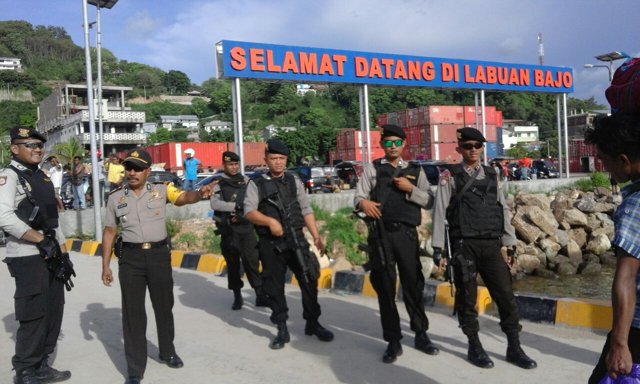 Polres Mabar Meningkatkan Pengamanan Jelang Pergantian Tahun Di Pelabuahan PELNI Dan ASDP Labuan Bajo