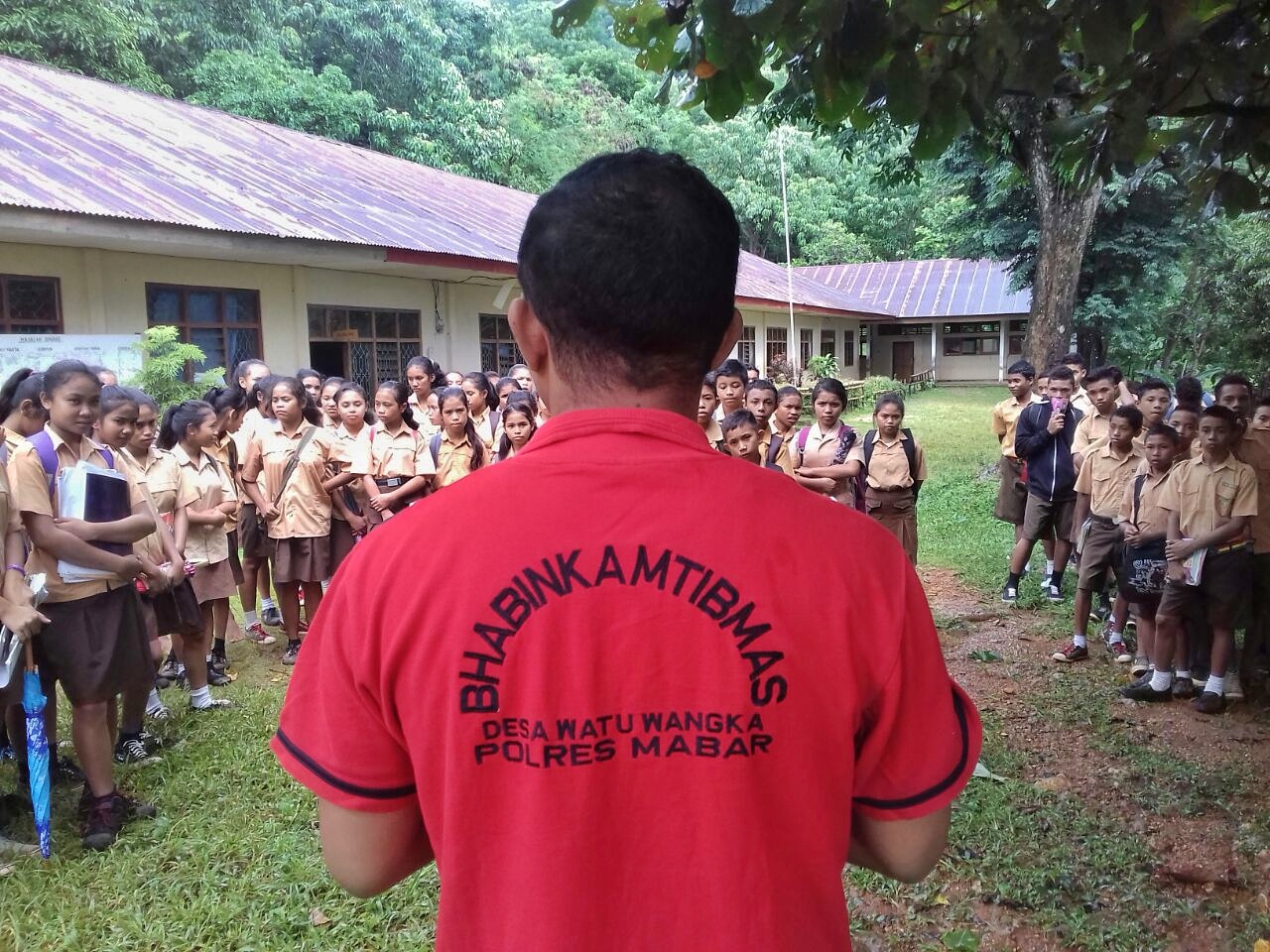 BHABINKAMTIBMAS POLRES MABAR HIMBAU SISWA-SISWI SMPK MUTIARA REKAS AGAR HINDARI KENAKALAN REMAJA