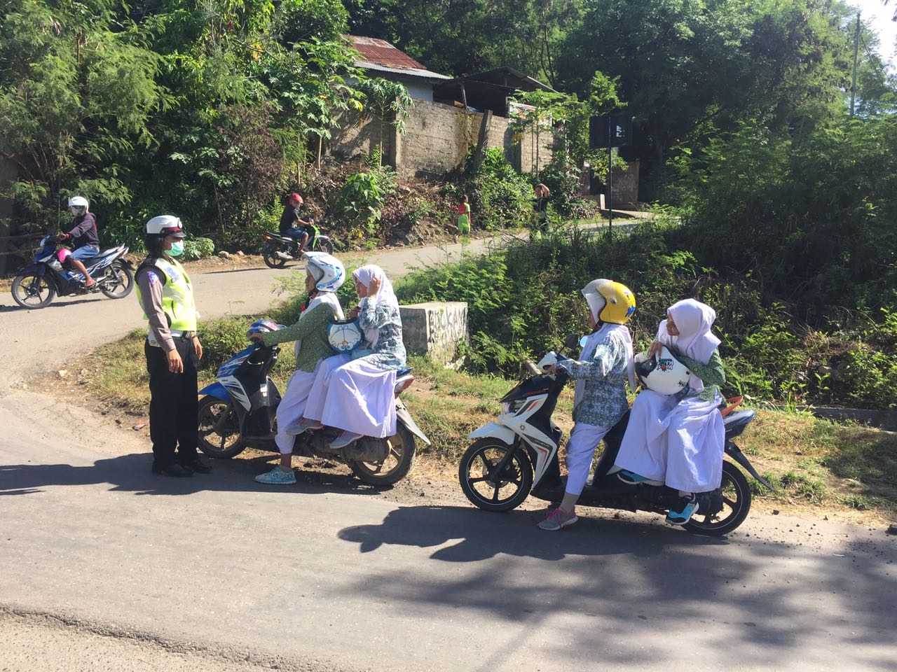 Operasi Simpatik Turangga 2017, Sat Lantas Polres Mabar Beri Pengarahan Dan Himbauan Akan Pentingnya Tertib Berlau Lintas Kepada Para Pengendara Bermotor