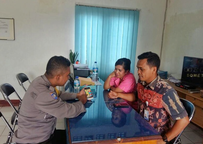 Bhabinkamtibmas Desa Watu Wangka, Polres Mabar Memperkenalkan Aplikasi 