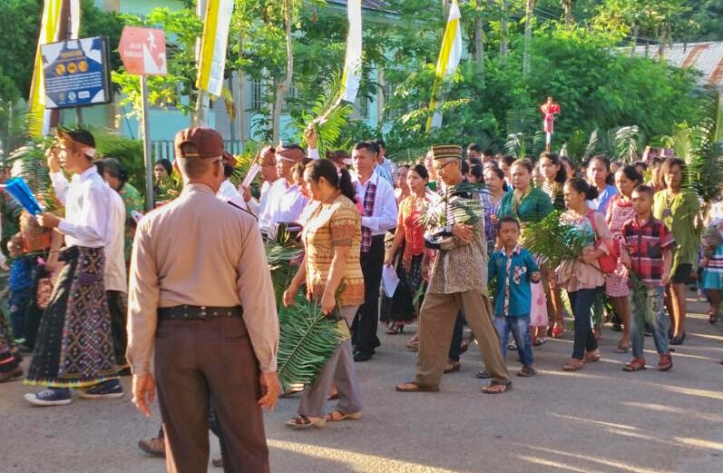 Personil Jajaran Polres Mabar secara Serentak Lakukan Pengamanan Misa Pekan Suci Minggu Palma