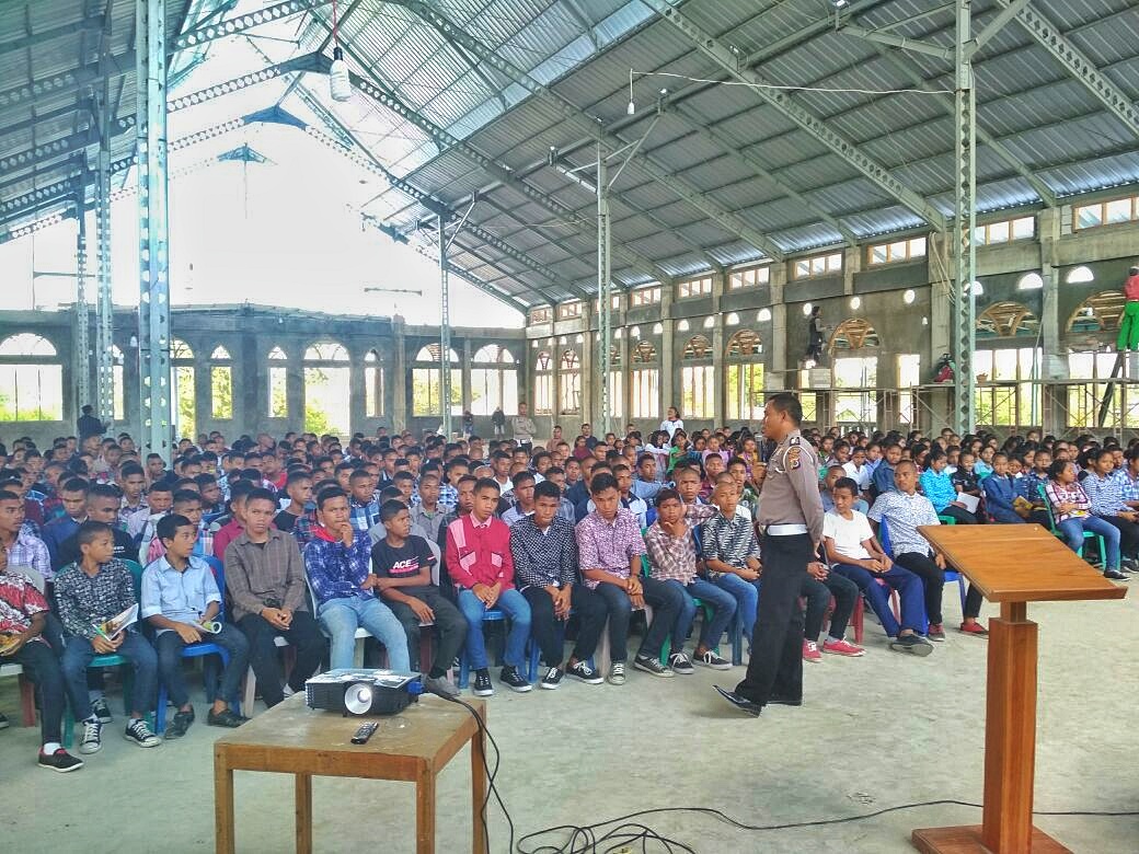 Unit Dikyasa Sat Lantas Polres Mabar Sosialisasi Tertib Berlalulintas Kepada Para Pelajar Sebagai Upaya Mewujdudkan Kamasltibjarlantas di Wilayah Kab.Mabar