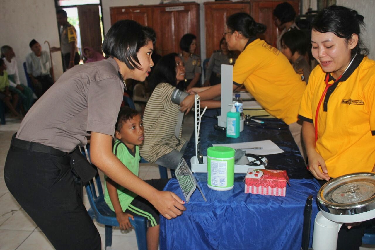 Polwan Polres Mabar Gelar Pengobatan Gratis Bagi Masyarakat dalam rangka HUT Polwan ke-69