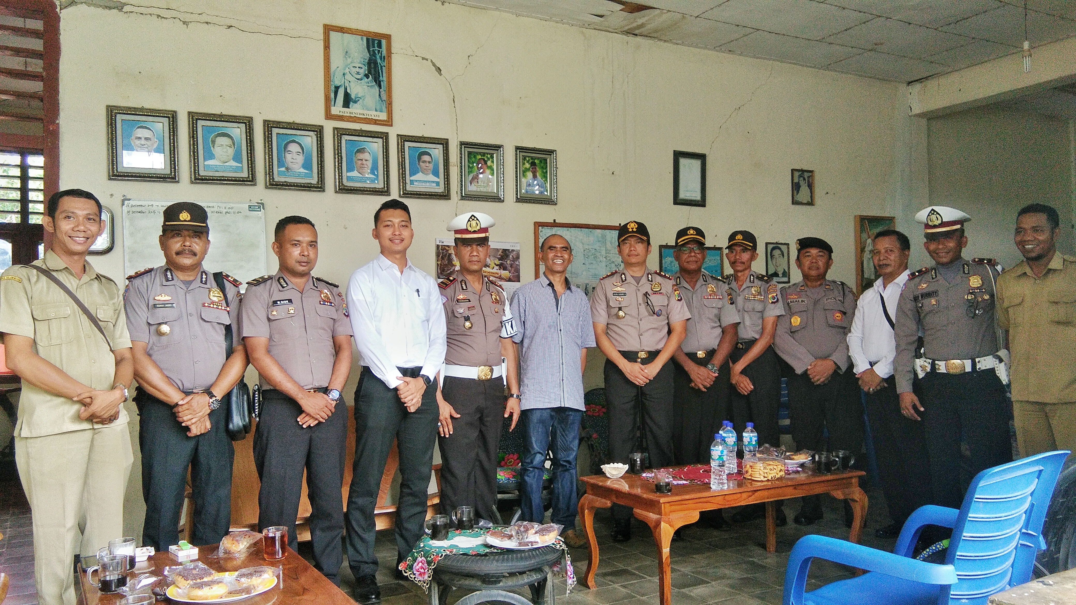 Jelang Natal 2017 dan Tahun Baru 2018, Kapolres Mabar bersama PJU jajaran Polres Mabar Kunjungi para tokoh Agama