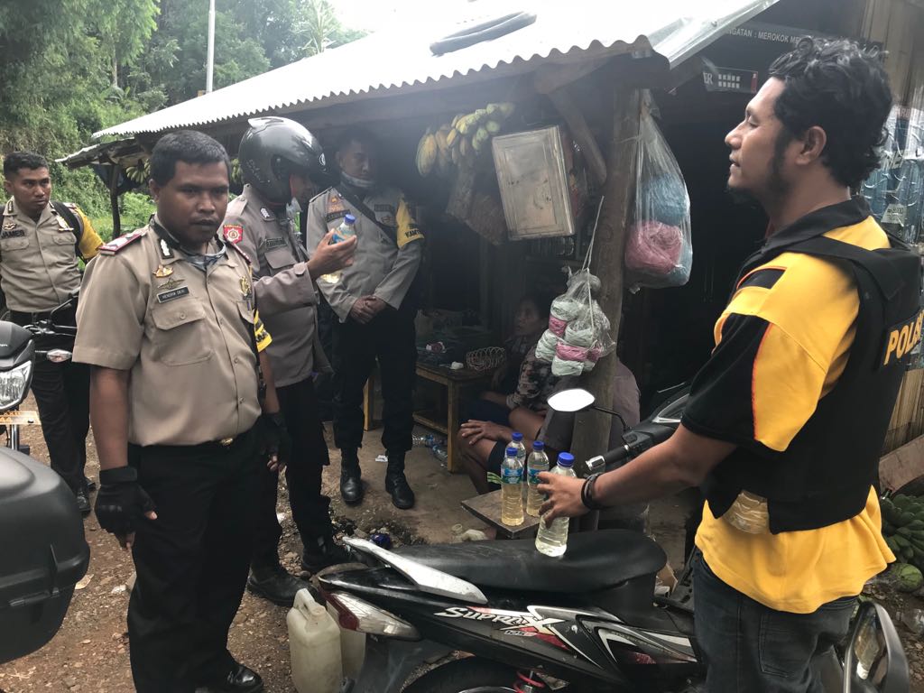 Laksanakan K2yd, Polsek Sano Nggoang menyita sejumlah Miras tradisional jenis Sopi