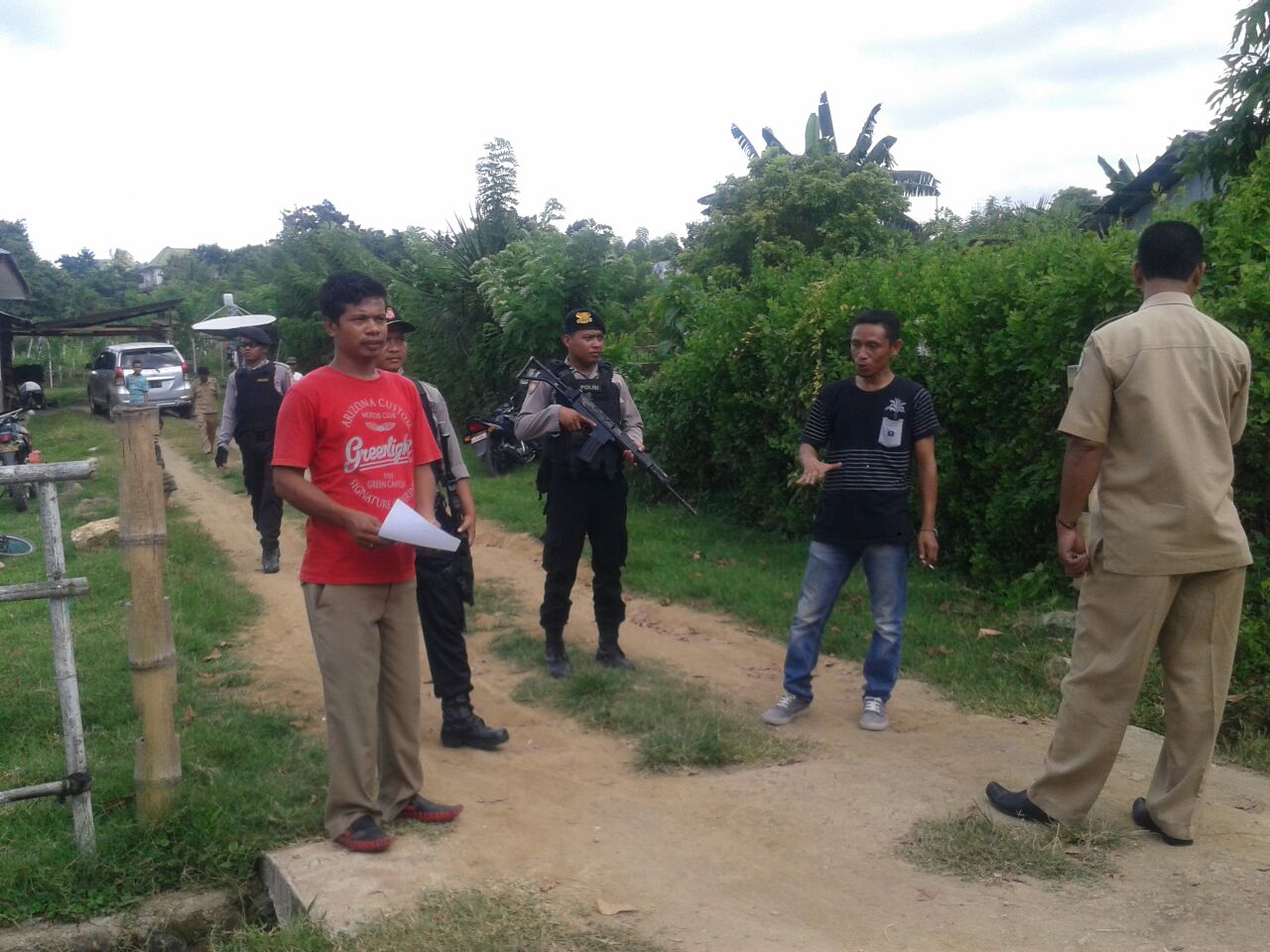 Satuan Sabhara Polres Mabar Mengamankan Kegiatan Pengukuran Tanah Milik Warga Wae Kelambu