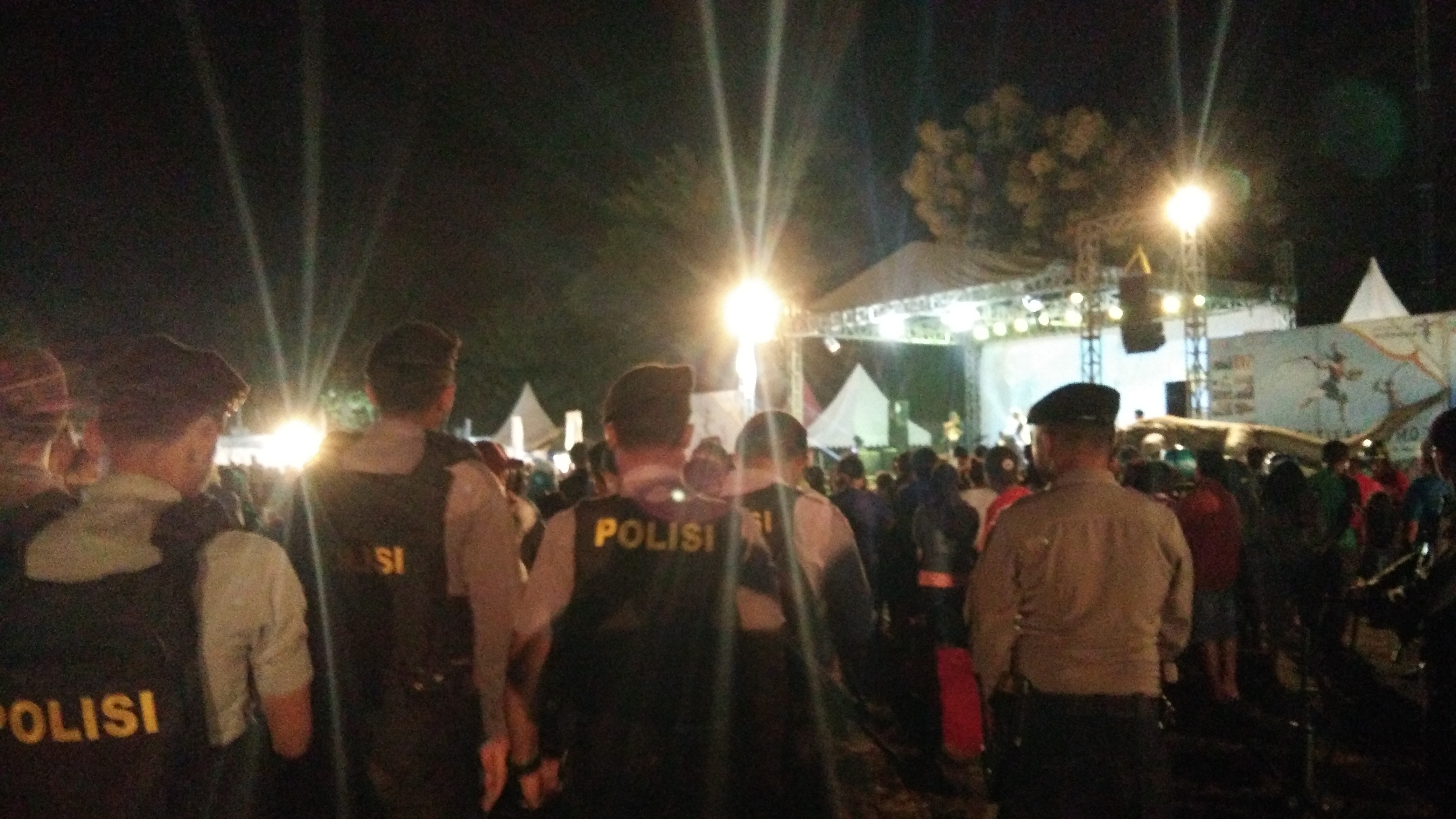 Personil Polres Mabar melaksanakan Pengamanan Penutupan Fastival Komodo 2018