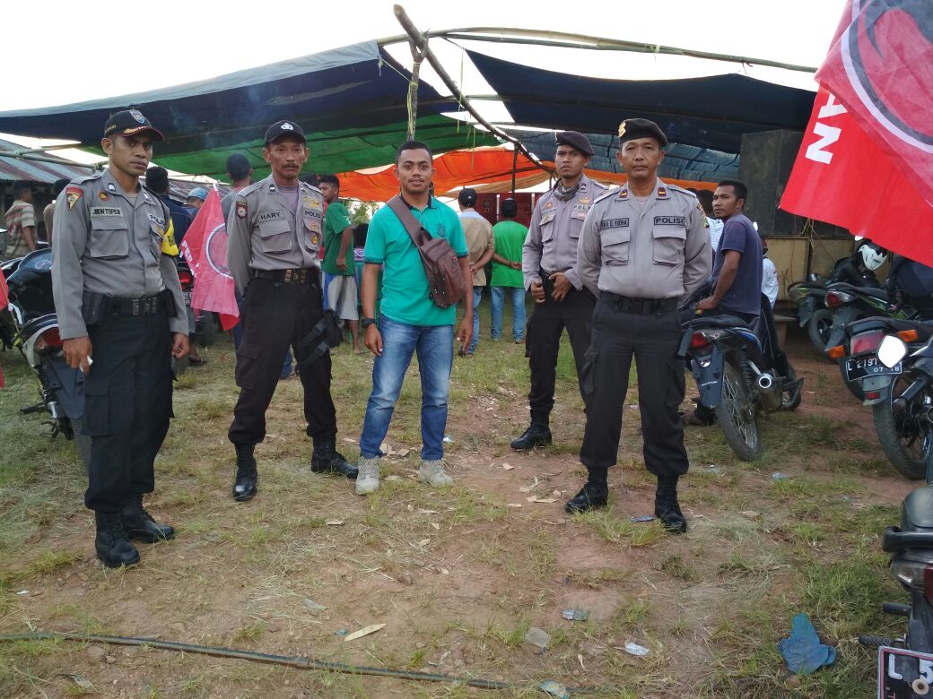 Sat Sabhara Bersama Anggota Polsek Lembor Polres Mabar Amankan Kampanye Tatap Muka Marhaen