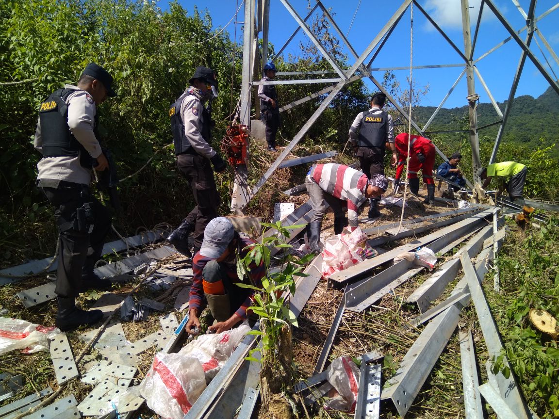 Personil Sat Sabhara Polres Mabar laksanakan pengamanan pengerjaan Infra Struktur Tenaga Listrik Sistem