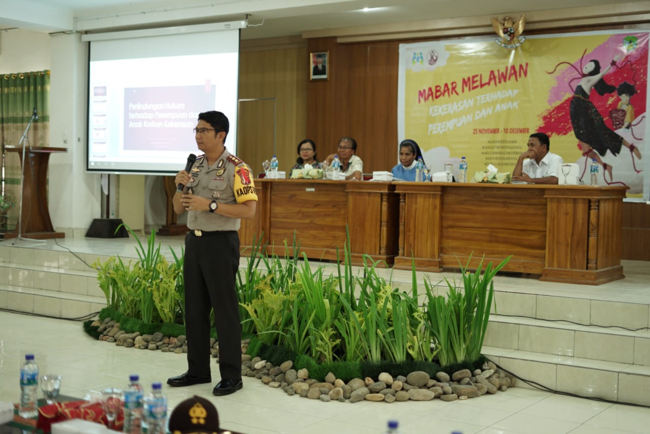 Jadi Pembicara Seminar Hari Anti Kekerasan Terhadap Perempuan, Ini Yang Disampaikan Kapolres Manggarai Barat