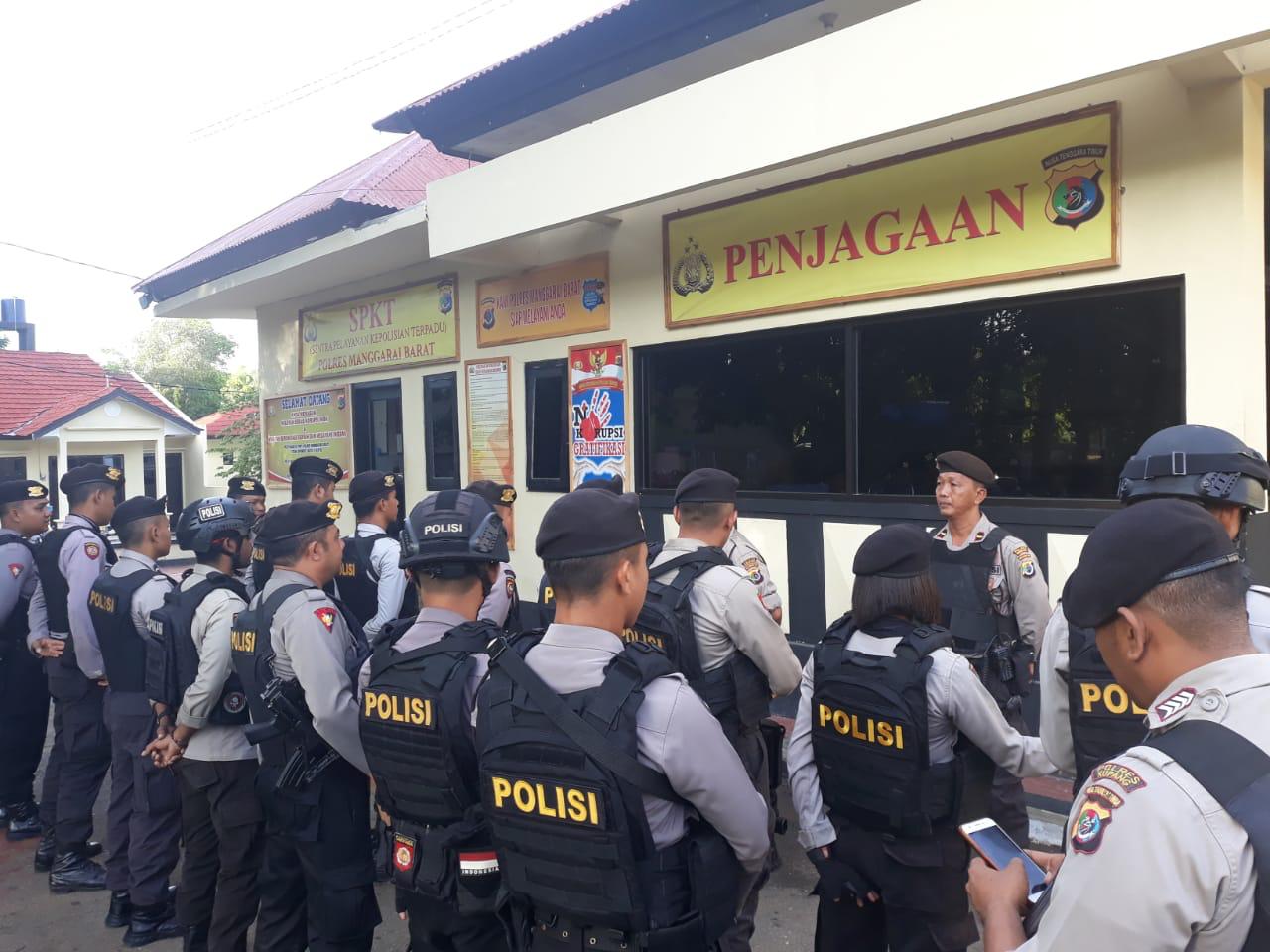 Puluhan Personel Polres Manggarai Barat Amankan Peresmian KMP Komodo di Labuan Bajo