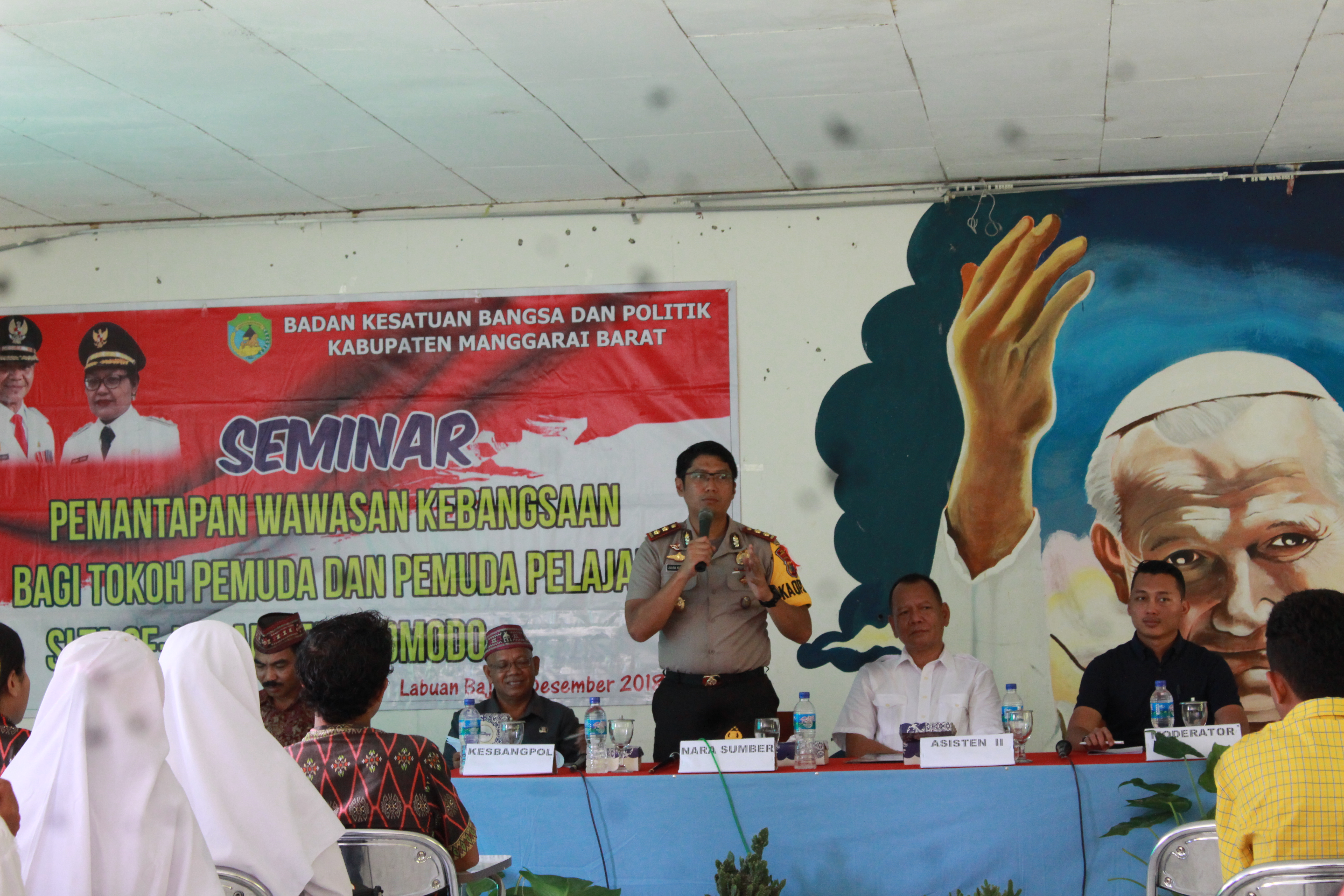 Tampil Sebagai Narasumber Seminar Wawasan Kebangsaan, Kapolres Manggarai Barat Ajak Para Pelajar Taati Hukum