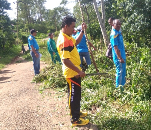 Kanit IK Polsek Kuwus Ikuti Penataan Pasar di Area Relokasi