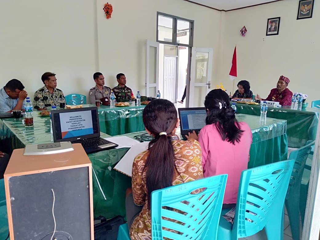 Bhabinkamtibmas Desa Golo Ronggot Hadiri Rapat Lintas Sektor Puskesmas Datak