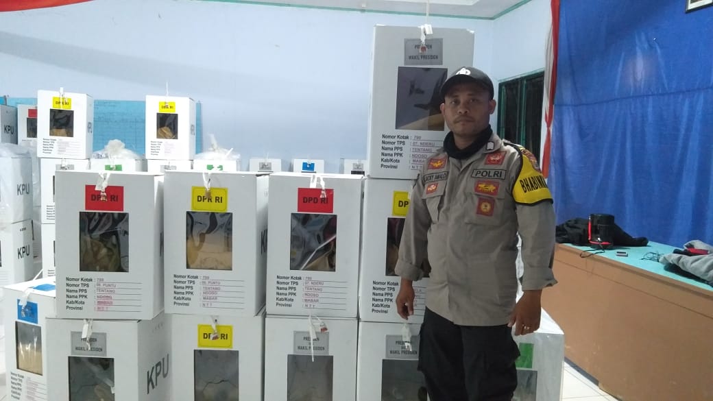 Bhabinkamtibmas Desa Tentang Kawal Logistik Pemilu 2019 di 7 TPS