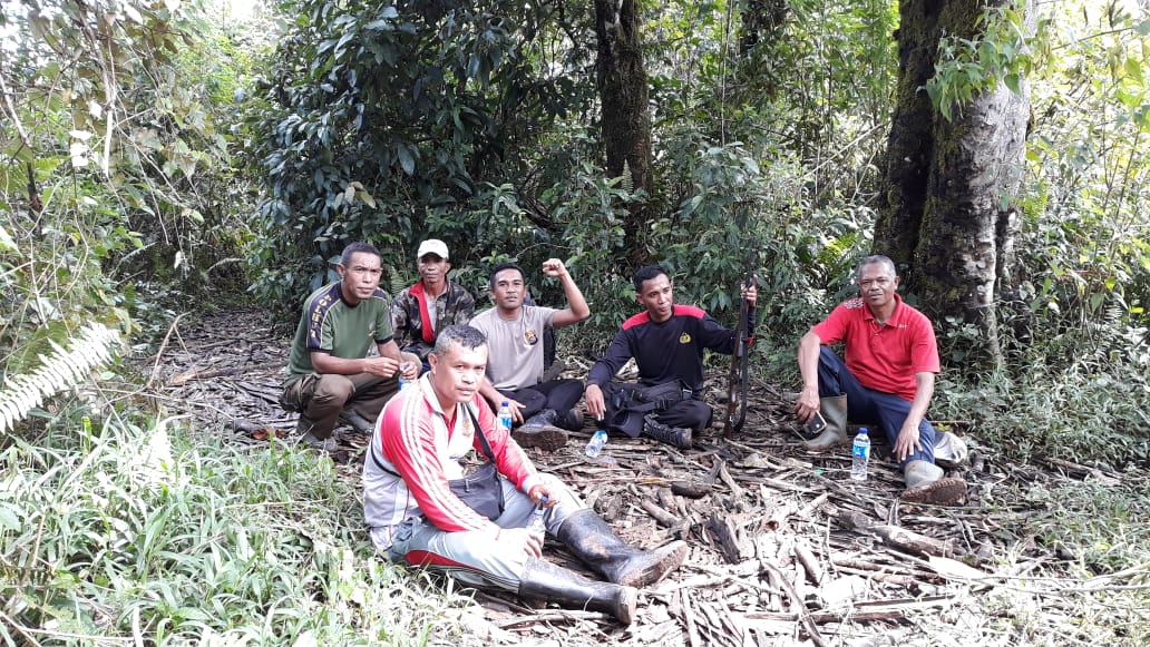 Cegah Perambahan Hutan, Bhabinkamtibmas dan Anggota Polsek Kuwus Gelar Patroli di Kawasan Hutan Mabar