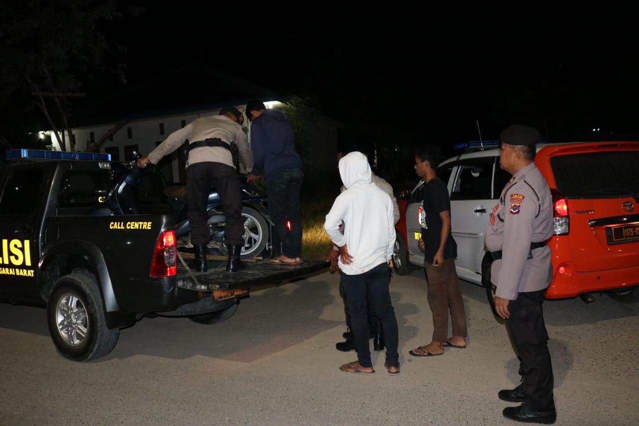 Bonceng Tiga dan Tak Pakai Helm, Tim Patroli Polres Mabar Amankan Motor Pelanggar