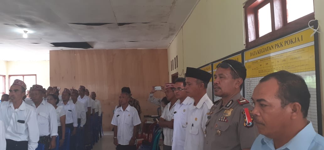 Kapolsek Sano Nggoang Hadiri Pelantikan Perangkat Desa di Kantor Camat Mbeliling