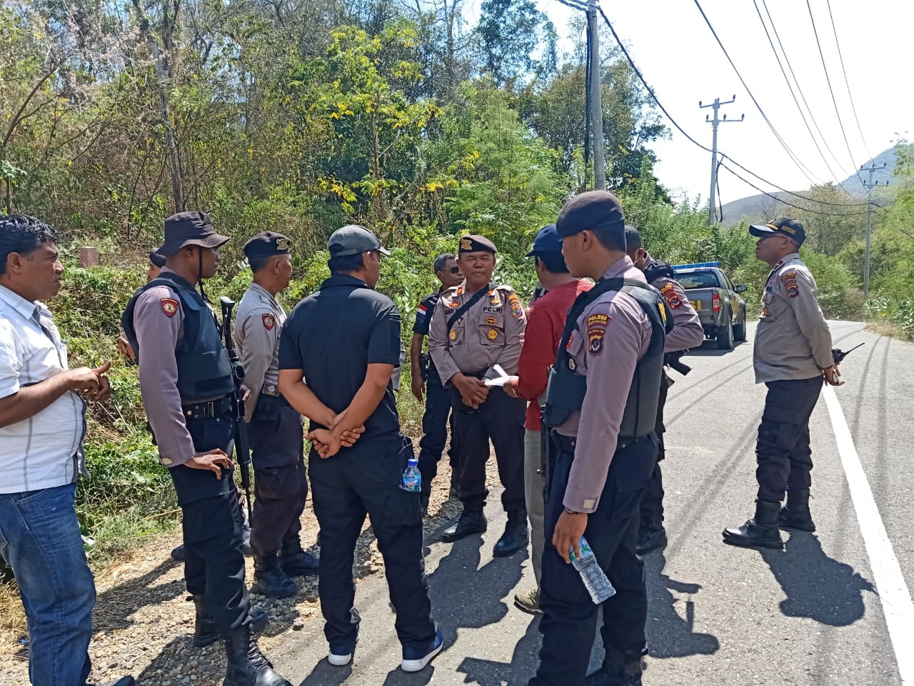 Jalan Baru Mulai Digarap, Kapolsek Komodo Tinjau Lokasi Pengerjaan